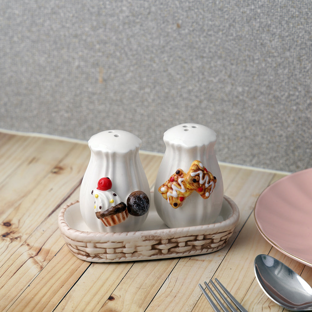 Cupcake And Cookies Design Salt And Pepper Set With Tray