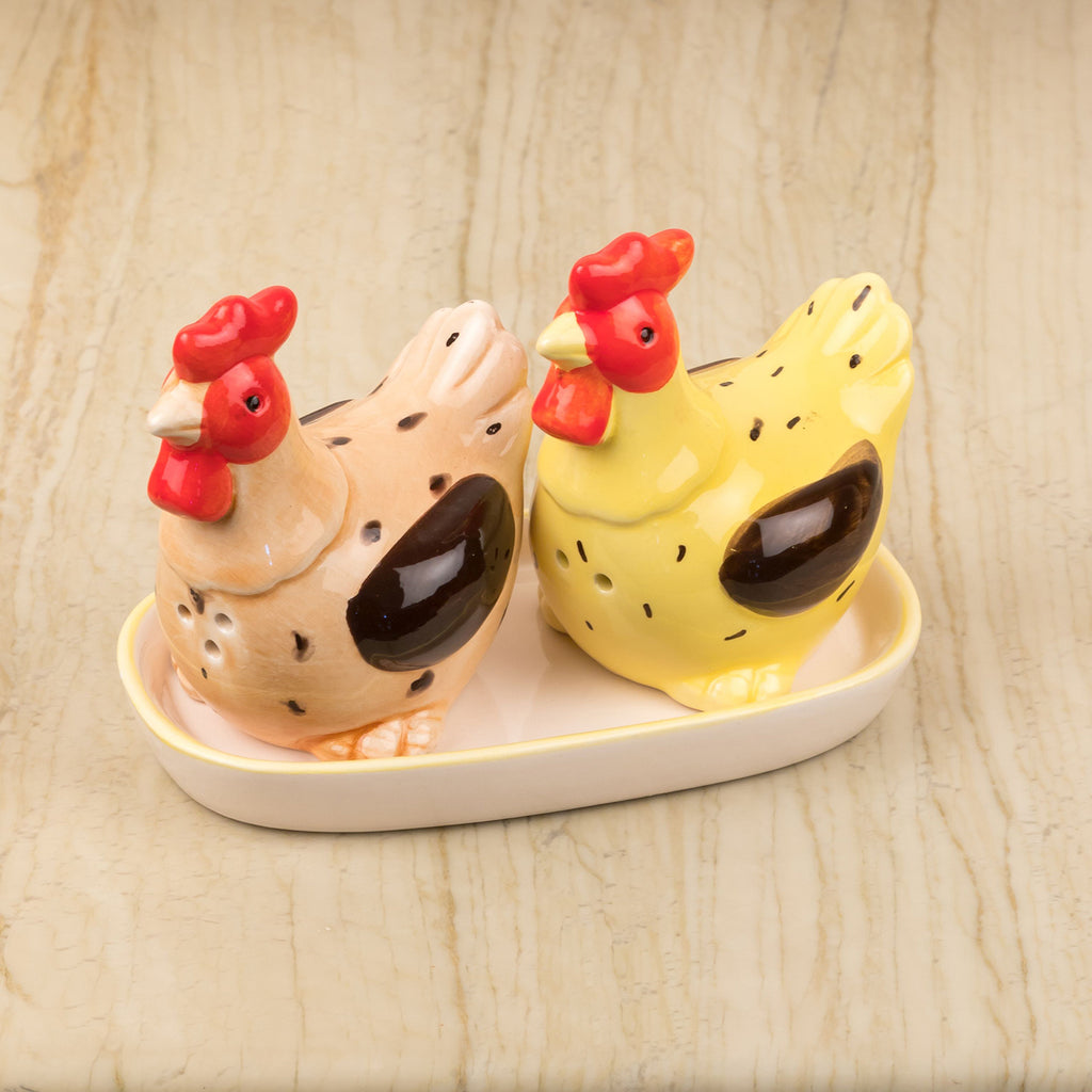 Cute Hens Salt And Pepper Set With Tray