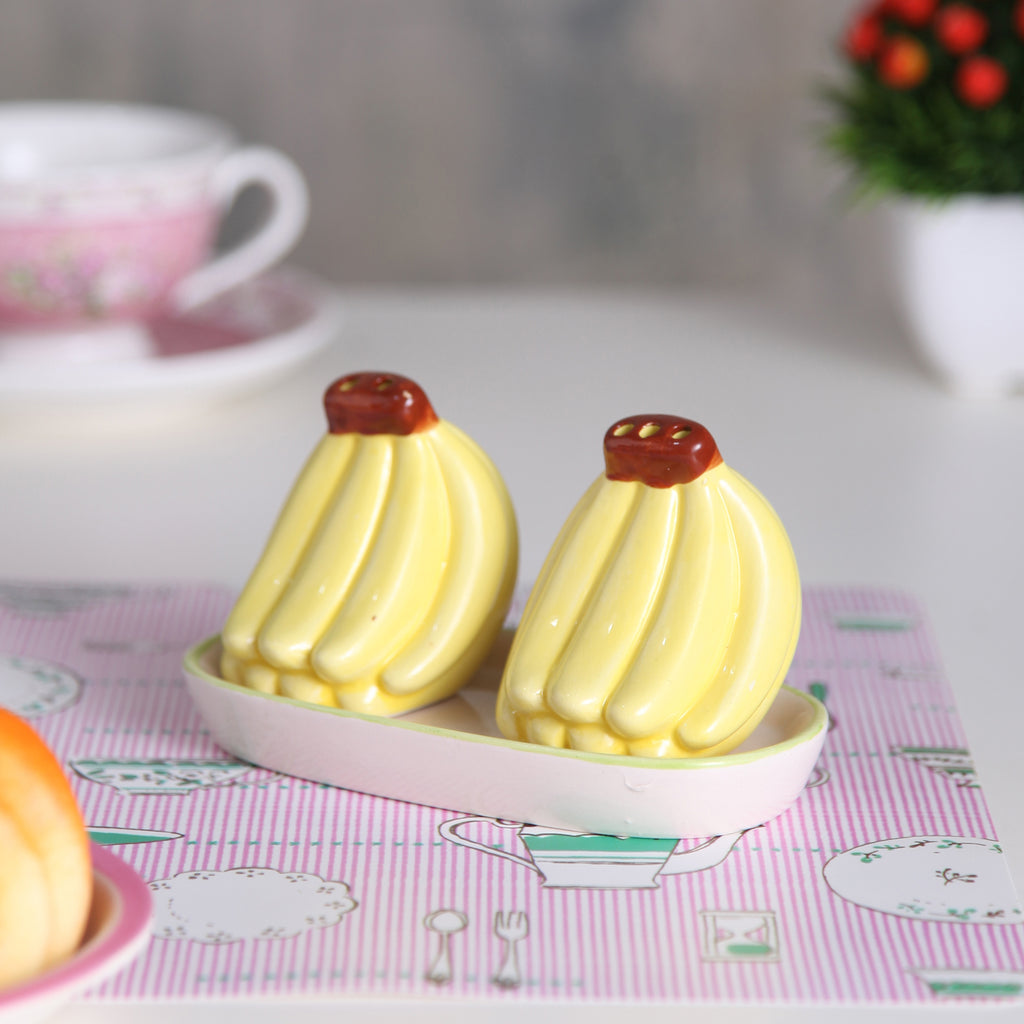Bananas Salt and Pepper set with tray